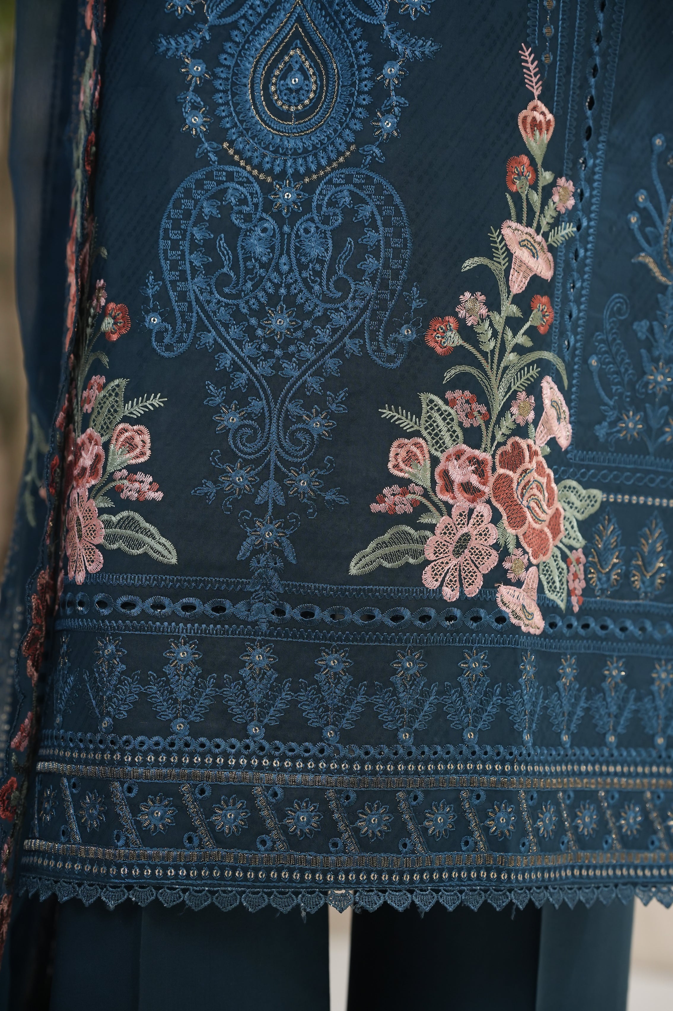 Maya Embroidered lawn Collection Vol 1,25