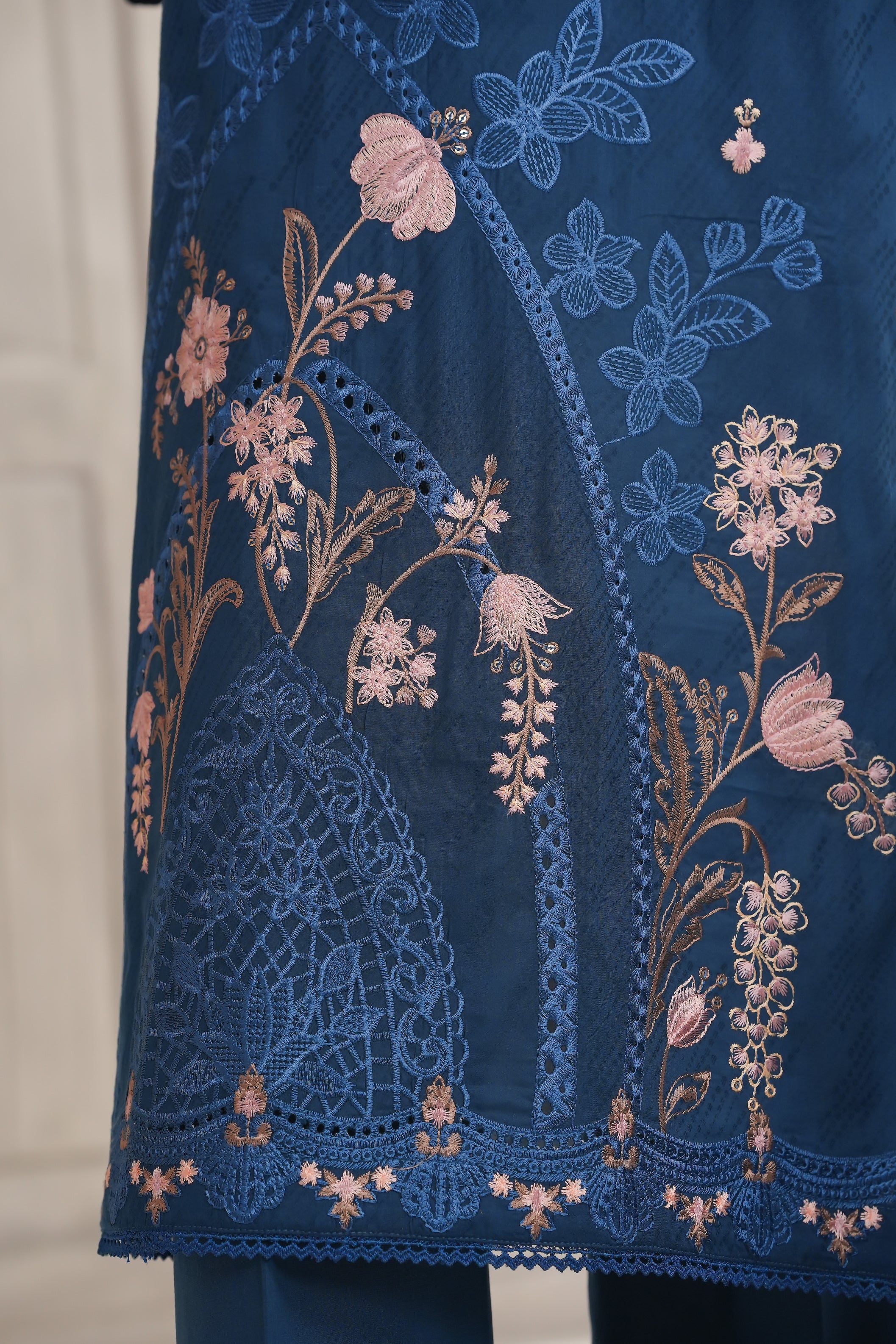 Maya Embroidered lawn Collection Vol 1,25