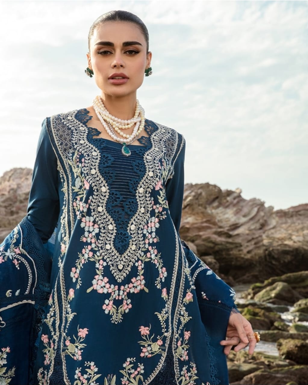 Crimson Exclusive Cotton Lawn Unstitch 3pc D-01